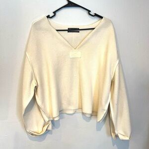 Urban cream balloon arm sleeve sweater🤍